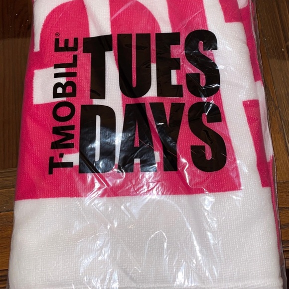 T-Mobile Tuesday Beach Towel - Picture 2 of 2